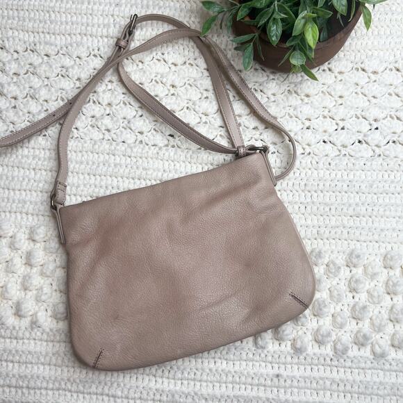 AMERICAN LEATHER CO. Women's Leather Crossbody Bag Light Tan Medium Adjustable - Picture 3 of 10